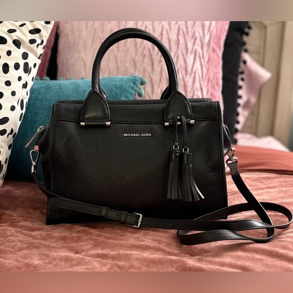 Michael Kors Handbags - Michael Kors Geneva Large Satchel Black